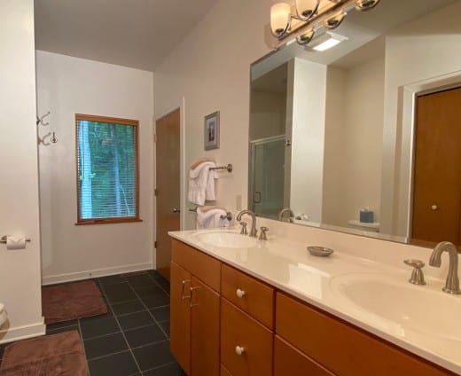 Lang Cottage Bathroom
